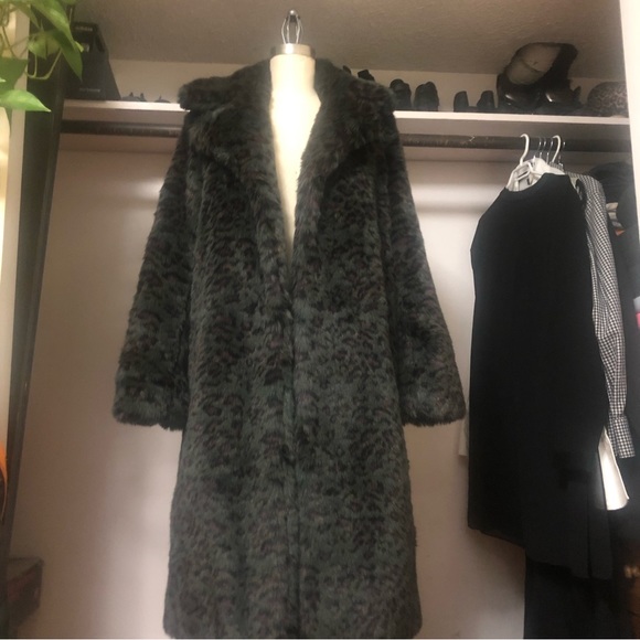 Aritzia TNA Golden ‘Moorhouse’ faux fur coat - Picture 1 of 7